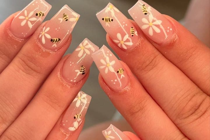 Nail design thumbnail for Instagram post DMRxUyfOmfB