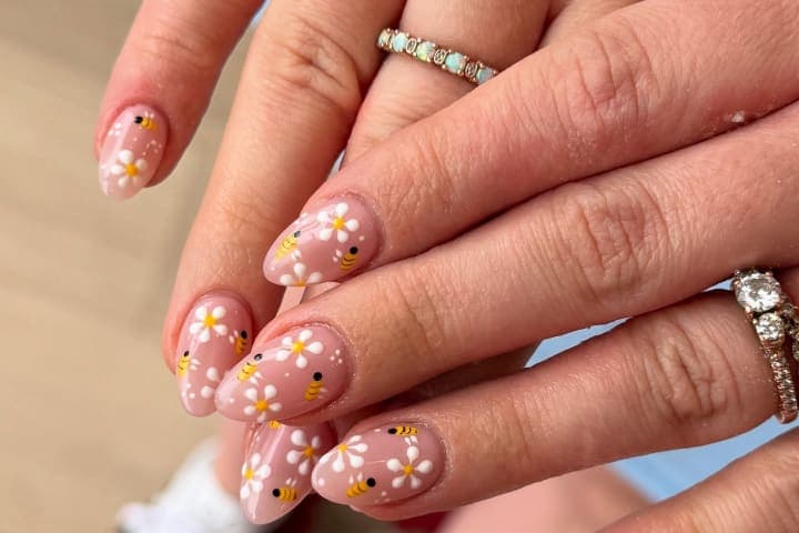 Nail design thumbnail for Instagram post DHM_fk7pqhz
