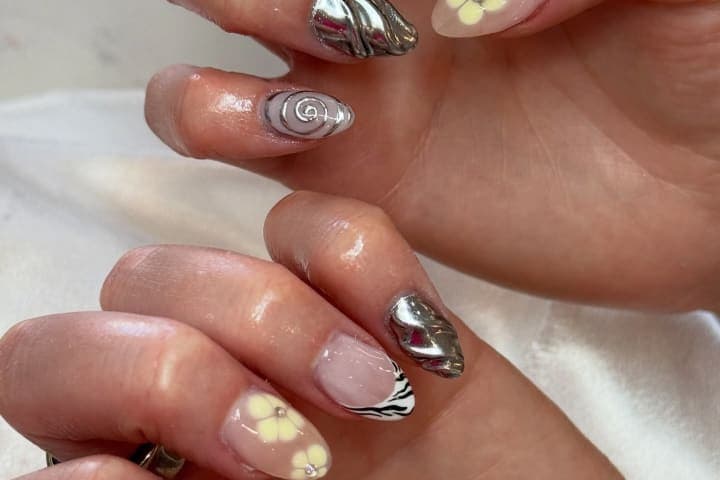 Nail design thumbnail for Instagram post DVpqIXZFMiE