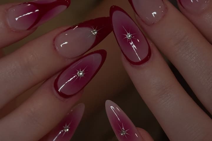 Nail design thumbnail for Instagram post DUZwxBtlNin